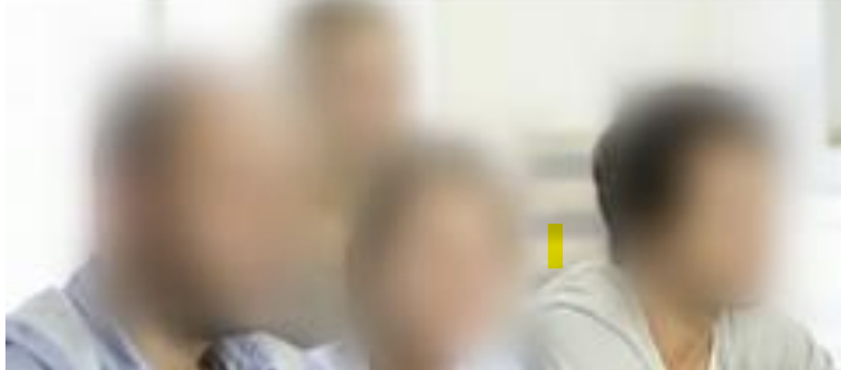 Фотография с индексатором видео Azure AI в средней степени размытия.