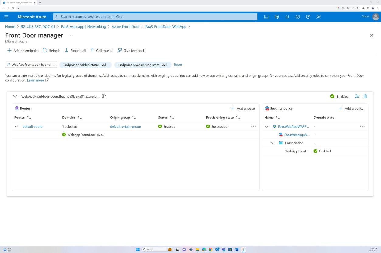 Azure диспетчеру Front Door с маршрутами и политикой безопасности.