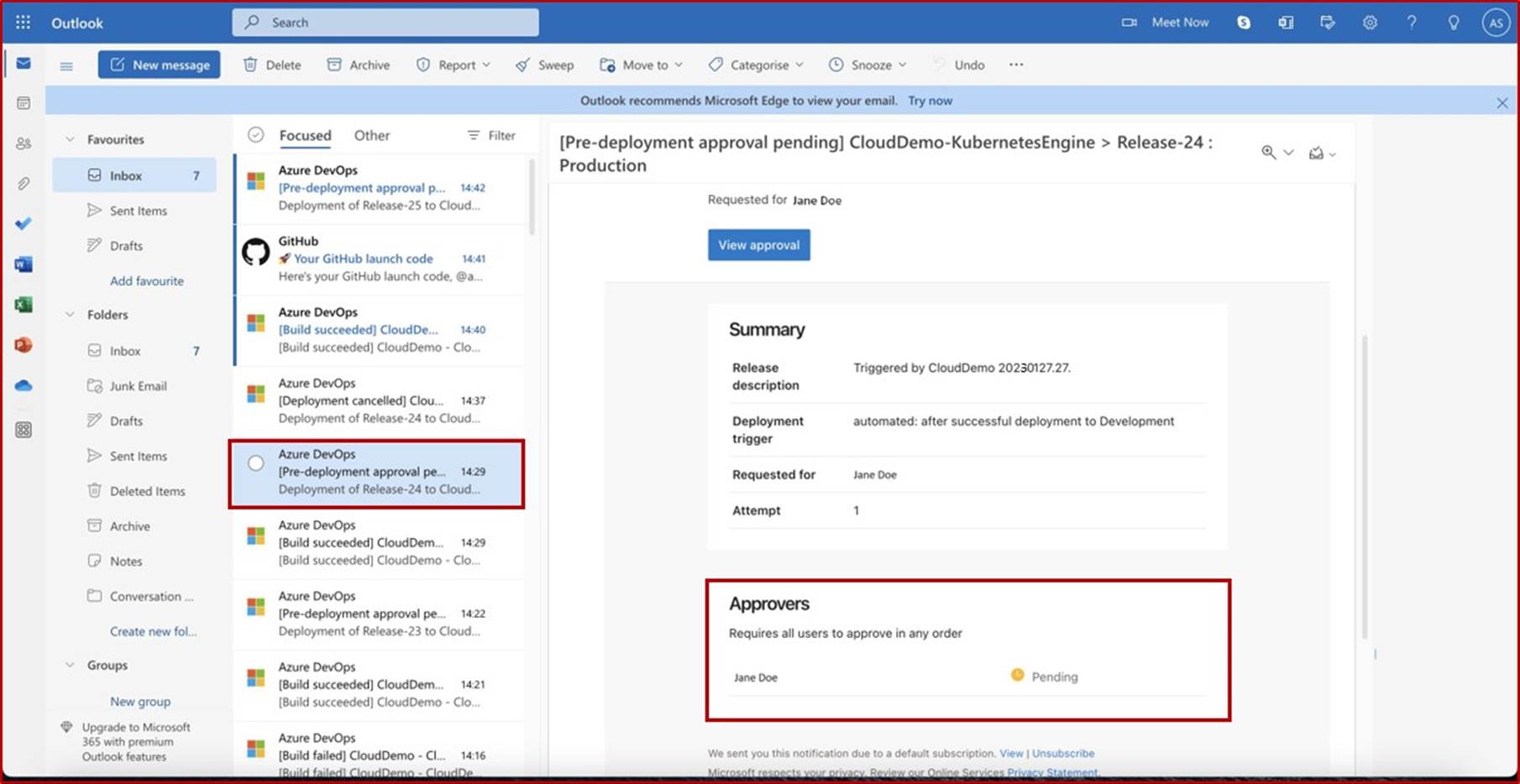 Email оповещение в Outlook, показывающее ожидание утверждения перед развертыванием.