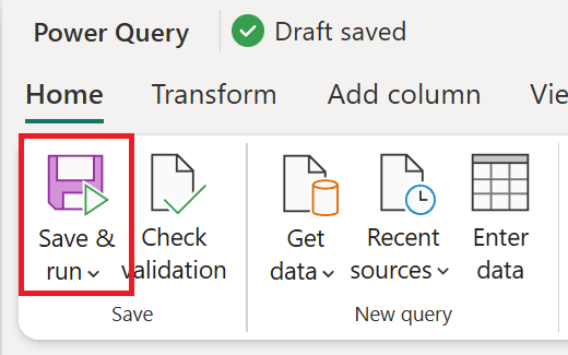 Снимок экрана: кнопка сохранения и запуска в Power Query Online.