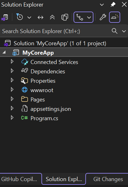 снимок экрана: выбранный проект MyCoreApp и его содержимое в обозревателе решений в Visual Studio.