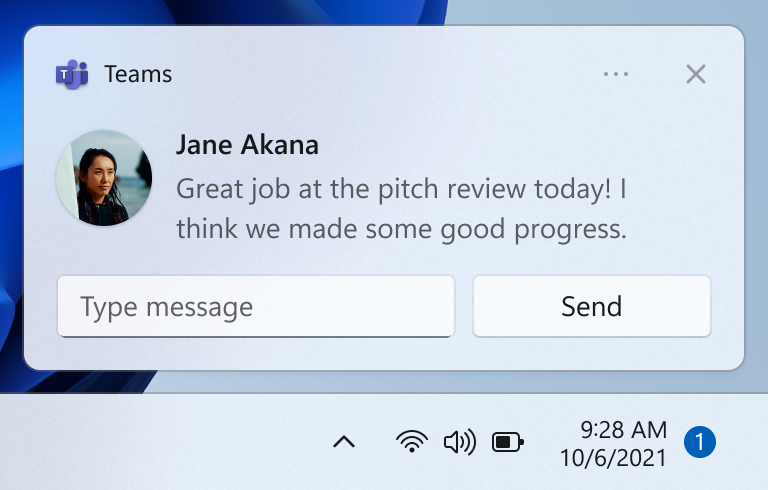 Обрезанный снимок экрана рабочего стола, на котором показано уведомление с полем быстрого ответа.
