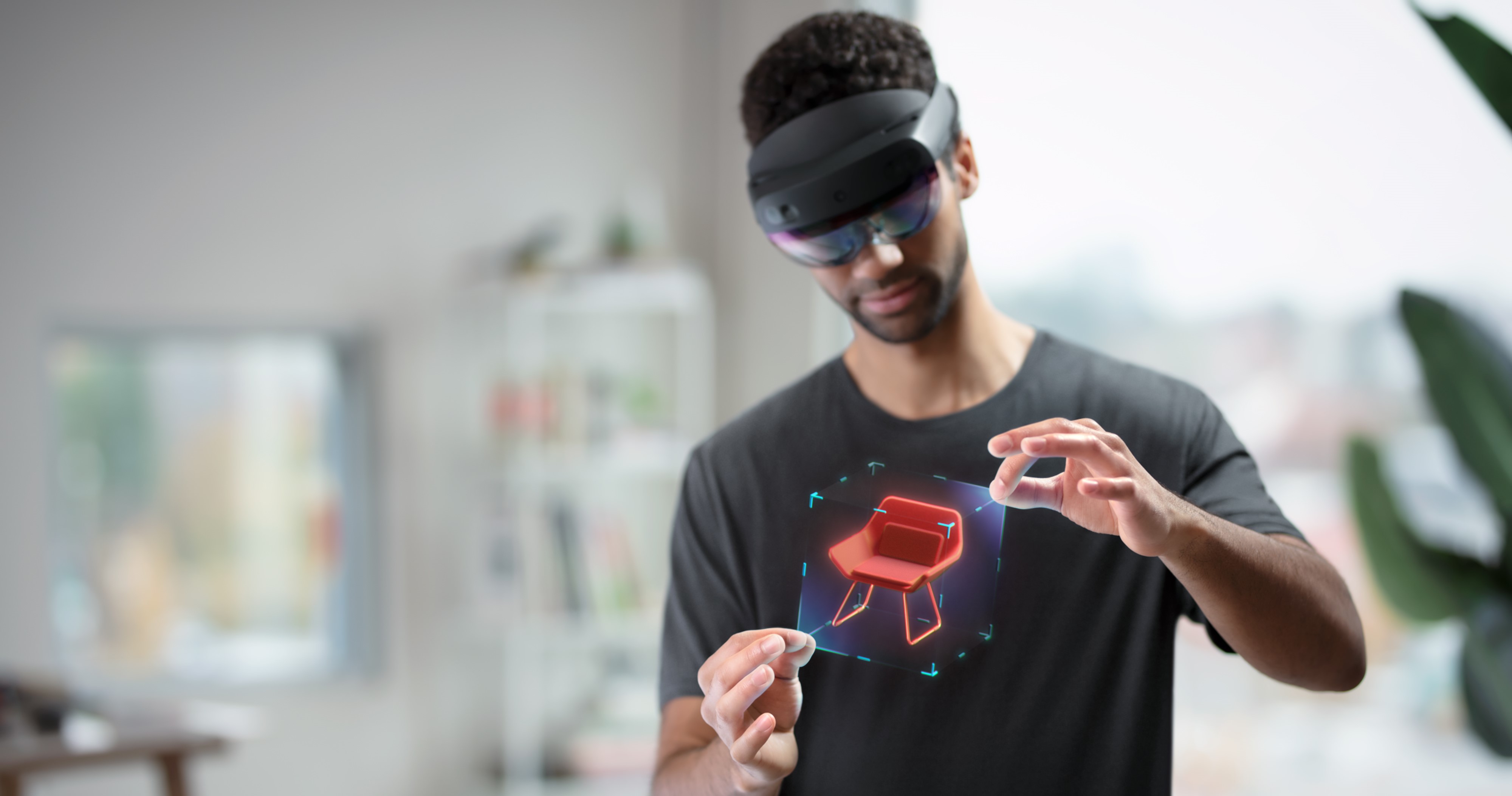 Изображение пользователя в HoloLens, который манипулирует голограммой с помощью движений рук